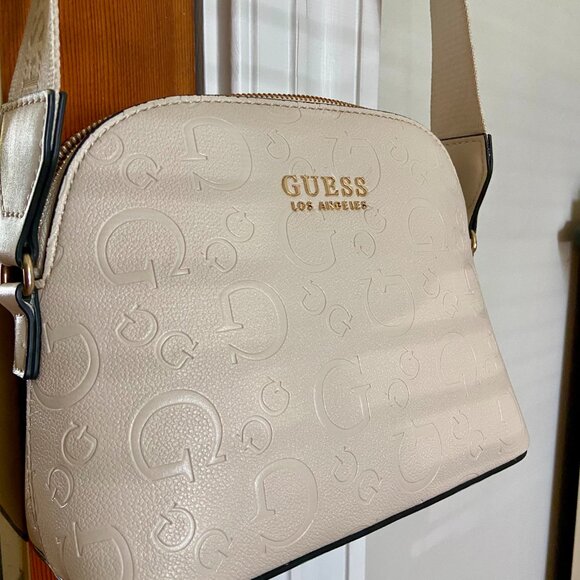 Guess Crossbody Bag Purse in Cream with Gold Zipper and Adjustable Strap - Picture 3 of 7